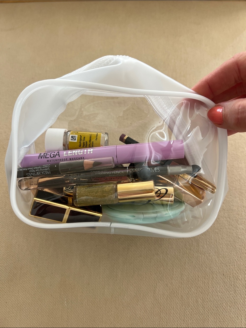 Assorted Women’s Makeup and Perfume Collection - Picture 8 of 9